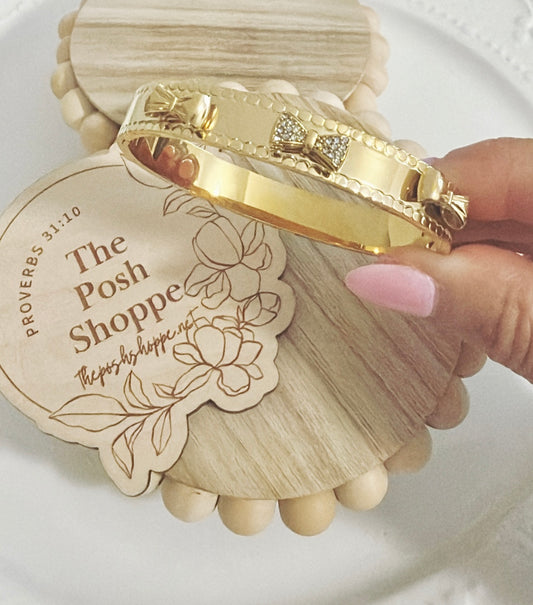 Gold Clasp Bracelet